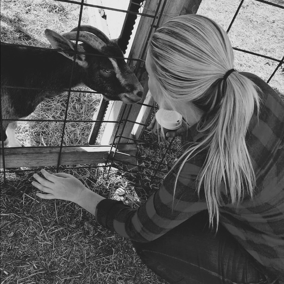 • Meet your gal / Questions • - Picture 4 of 8